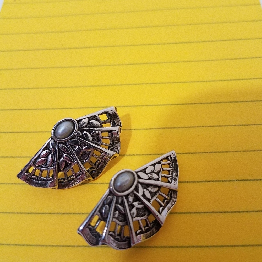Fan Earring with Faux Pearl